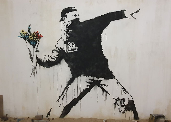 Los fans de Banksy se quedan atónitos cuando el artista "confirma" su nombre en una entrevista reaparecida
