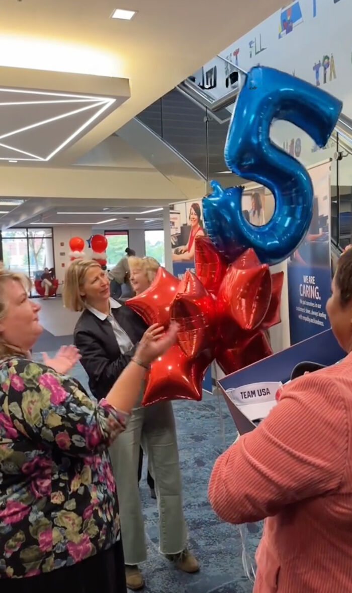 Faith In Humanity Restored As Woman Goes Extra Mile To Fix Her Accidental 1-Star Rating Faith In Humanity Restored As Woman Goes Extra Mile To Fix Her Accidental 1-Star Rating