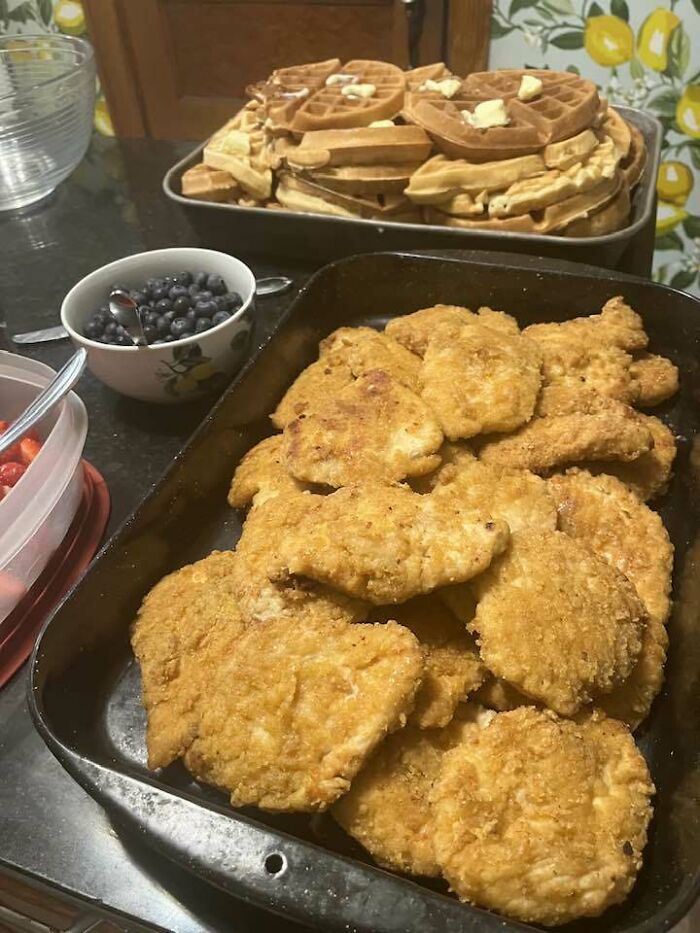 Teenagers Continue Tradition Of Breakfasts With Grandma After Their Friend Passes Away Teenagers Continue Tradition Of Breakfasts With Grandma After Their Friend Passes Away