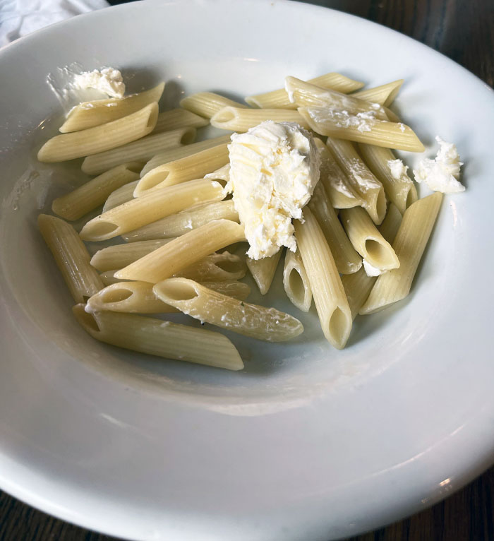 $8.99por un plato de pasta con mantequilla para niños