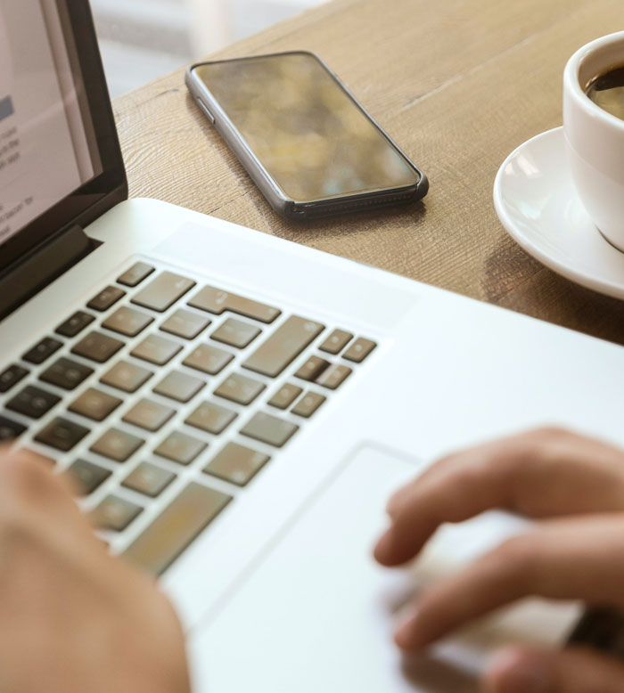 Waiter Learns He's Been Lying To Customers About Vegetarian Food After Checking The Ingredients Waiter Learns He's Been Lying To Customers About Vegetarian Food After Checking The Ingredients