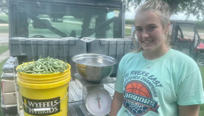 Teen Noticed Local Charities Don’t Have Fresh Produce, Grows Over 7000 Pounds Of It