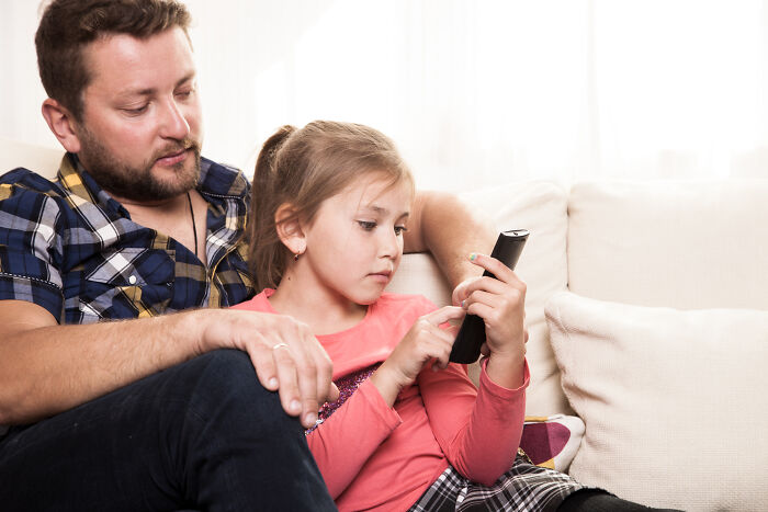31 Things Parents Do That Obviously Show They’re Not Doing A Great Job, As Shared Online