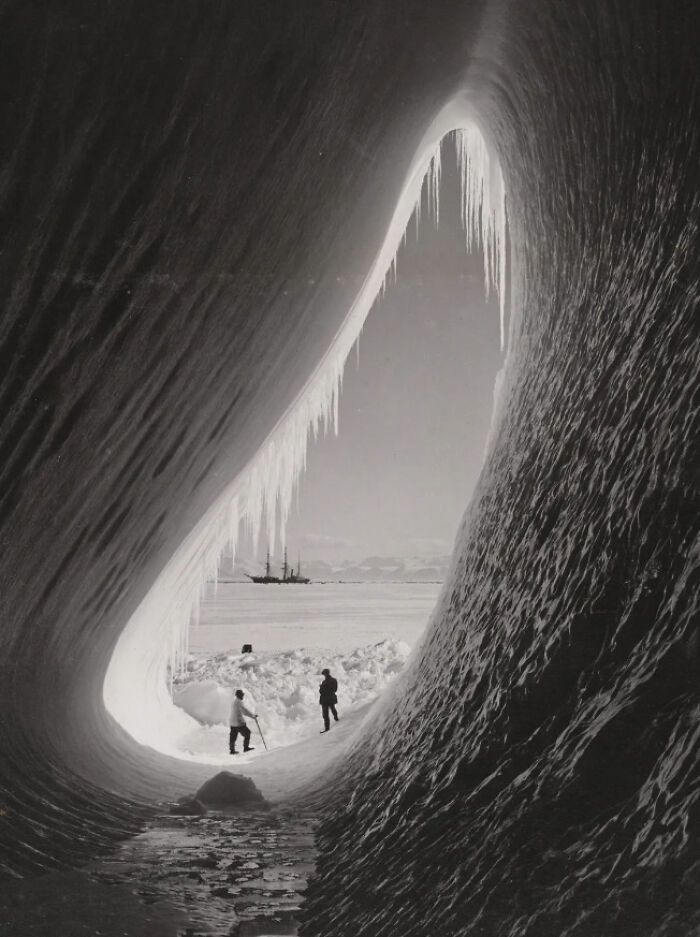 Gruta en un iceberg, 1911