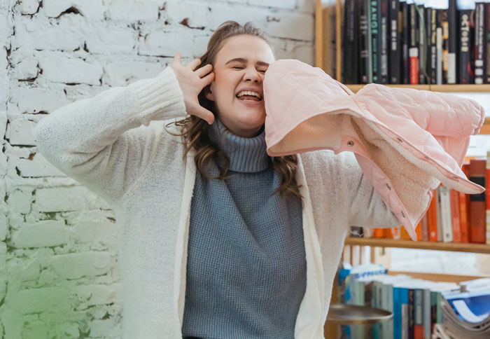 25 Y.O. Keeps Blaming "Pretty Privilege" For Sister's Success, Gets A Reality Check 25 Y.O. Keeps Blaming "Pretty Privilege" For Sister's Success, Gets A Reality Check