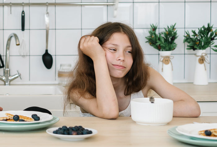 Man Wonders If He Overstepped By Secretly Reporting Niece’s Social Media As She’s Only 11 Man Wonders If He Overstepped By Secretly Reporting Niece’s Social Media As She’s Only 11