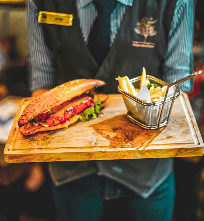 Waiter Learns He's Been Lying To Customers About Vegetarian Food After Checking The Ingredients Waiter Learns He's Been Lying To Customers About Vegetarian Food After Checking The Ingredients