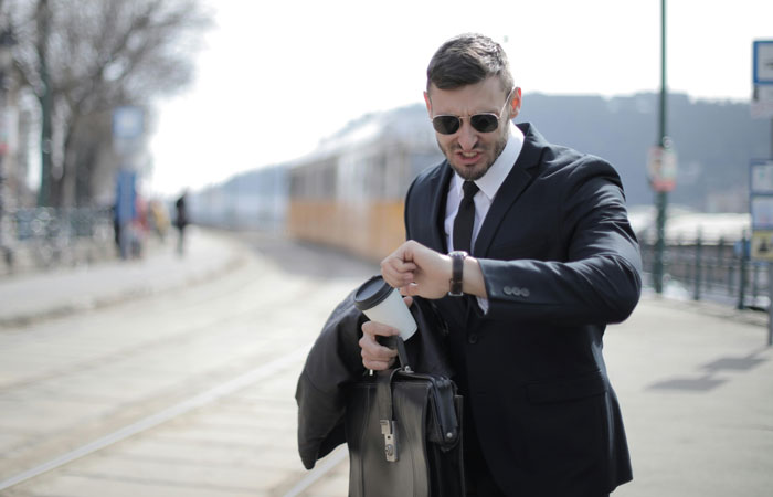 Person Maliciously Complies With A Stupid Work Policy By Coming To Work For Only 30 Minutes Person Maliciously Complies With A Stupid Work Policy By Coming To Work For Only 30 Minutes