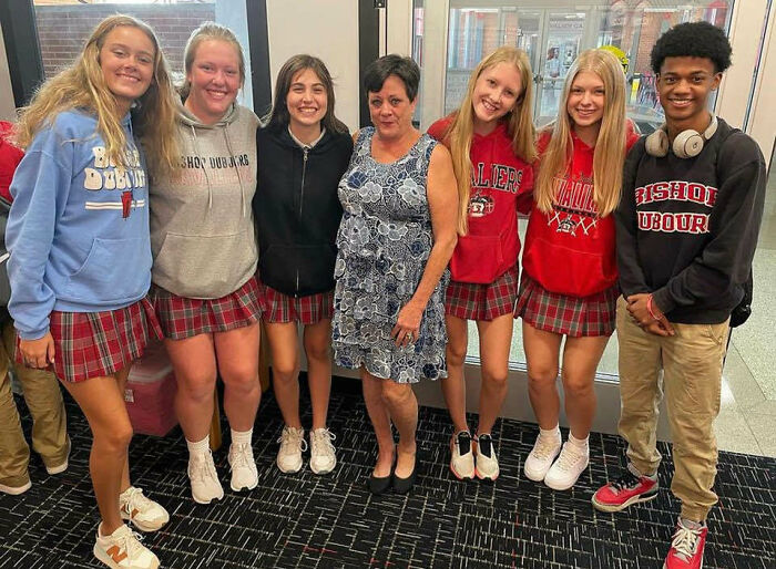 Teenagers Continue Tradition Of Breakfasts With Grandma After Their Friend Passes Away Teenagers Continue Tradition Of Breakfasts With Grandma After Their Friend Passes Away