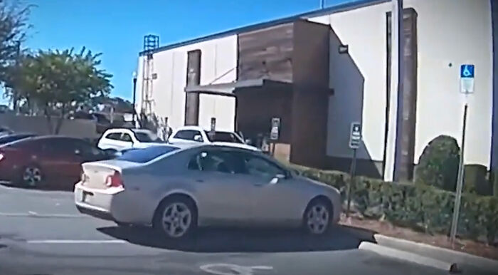 Army Veteran’s Quick Reaction Saves Pregnant Woman From Criminal At Starbucks Army Veteran’s Quick Reaction Saves Pregnant Woman From Criminal At Starbucks