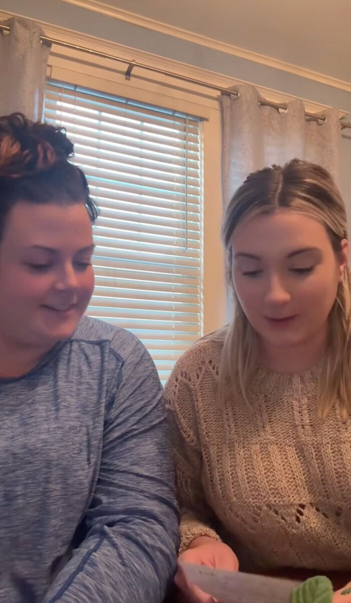 Sisters’ Hilarious Confessions To Late Mom Win The Internet