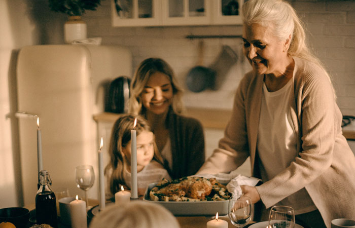 Guy Meets GF’s Parents For The First Time On Thanksgiving, Steals Their Turkey And Runs Off Guy Meets GF’s Parents For The First Time On Thanksgiving, Steals Their Turkey And Runs Off