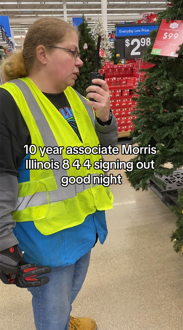 People Come Up With Hilarious Memes After Walmart Employee Quits Company, Speculate About New Job People Come Up With Hilarious Memes After Walmart Employee Quits Company, Speculate About New Job