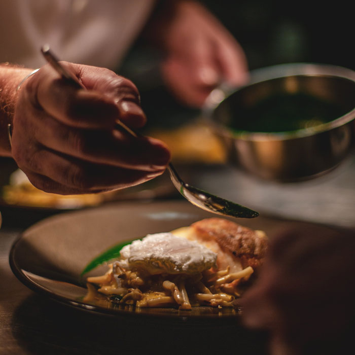 Waiter Learns He's Been Lying To Customers About Vegetarian Food After Checking The Ingredients Waiter Learns He's Been Lying To Customers About Vegetarian Food After Checking The Ingredients