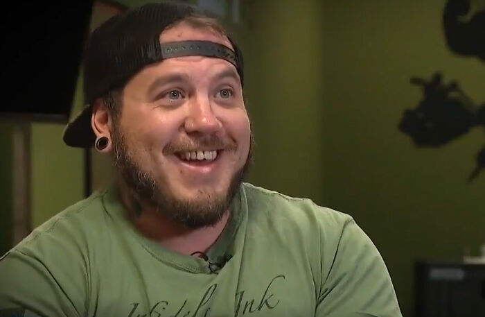 Army Veteran’s Quick Reaction Saves Pregnant Woman From Criminal At Starbucks Army Veteran’s Quick Reaction Saves Pregnant Woman From Criminal At Starbucks