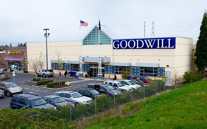Woman Flabbergasted At Goodwill Prices, Calls Them Out By Sharing Real Examples Woman Flabbergasted At Goodwill Prices, Calls Them Out By Sharing Real Examples