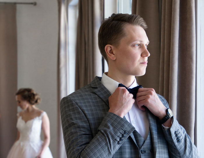 Woman Doesn’t See Girl Her Parents Took In As Family, Wants Family Wedding Picture Without Her Woman Doesn’t See Girl Her Parents Took In As Family, Wants Family Wedding Picture Without Her