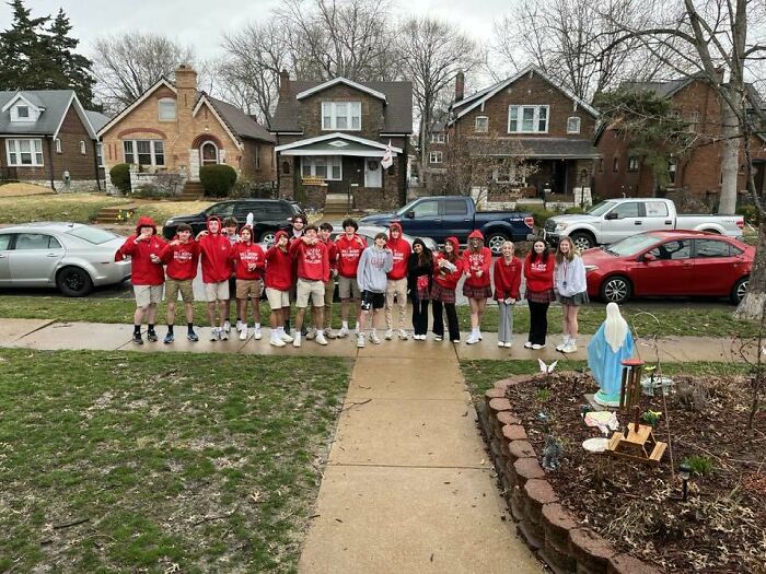 Teenagers Continue Tradition Of Breakfasts With Grandma After Their Friend Passes Away Teenagers Continue Tradition Of Breakfasts With Grandma After Their Friend Passes Away