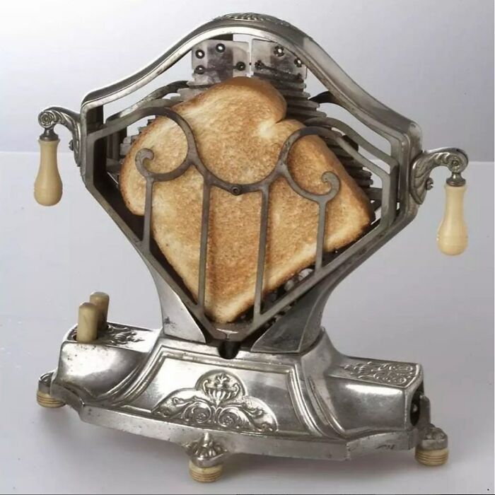 The Sweetheart Toaster From The 1920s Represents An Interesting Piece Of Kitchen Technology From That Era