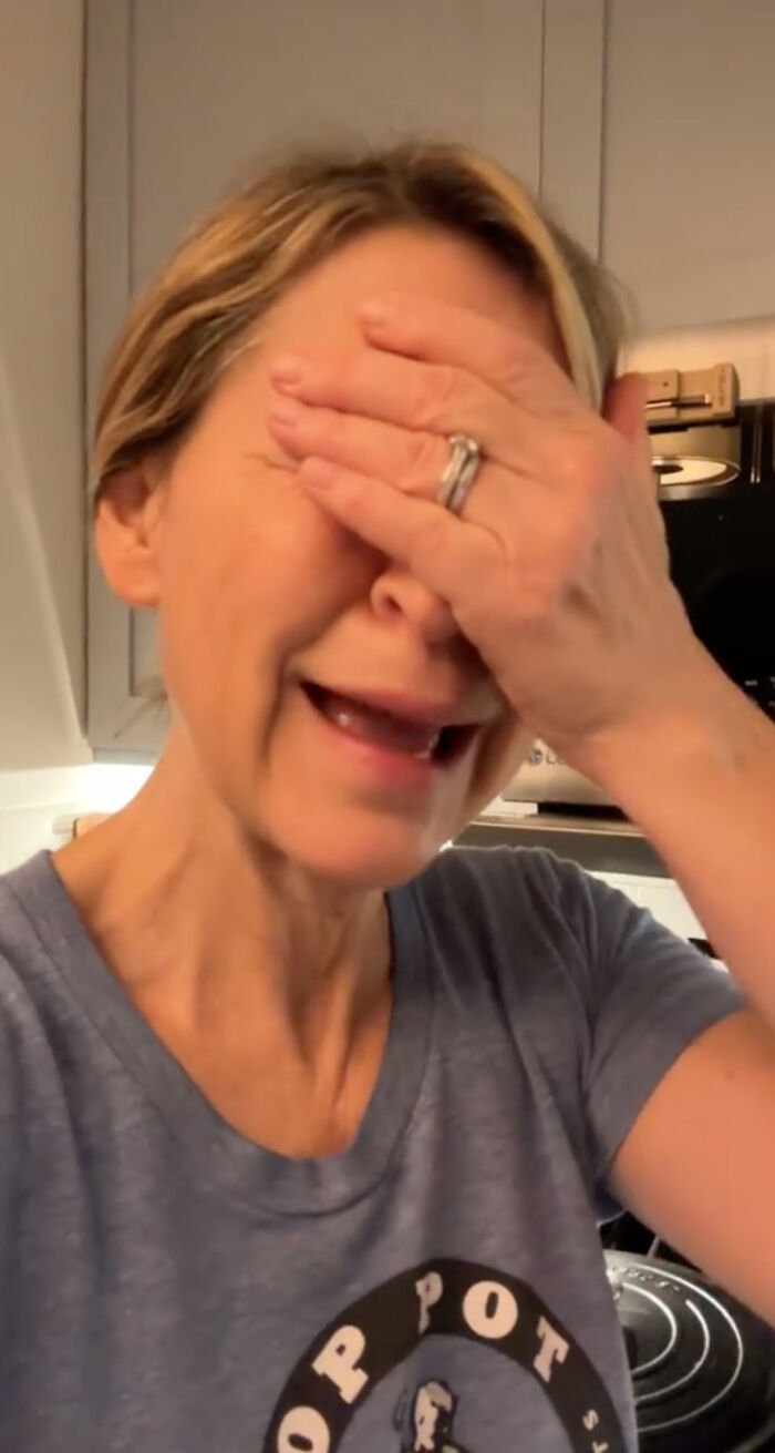 Faith In Humanity Restored As Woman Goes Extra Mile To Fix Her Accidental 1-Star Rating Faith In Humanity Restored As Woman Goes Extra Mile To Fix Her Accidental 1-Star Rating