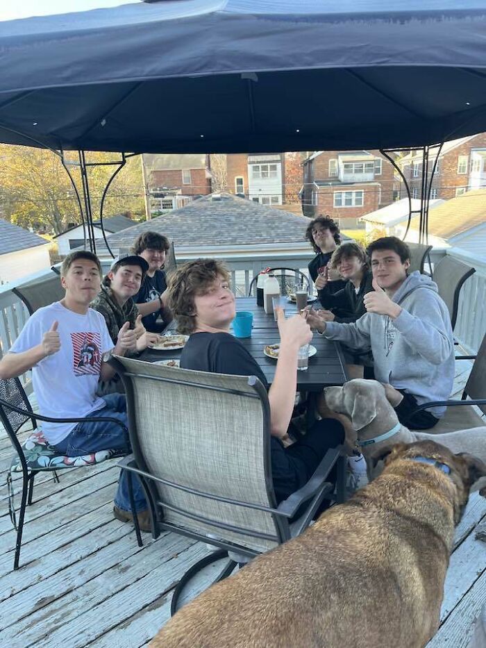 Teenagers Continue Tradition Of Breakfasts With Grandma After Their Friend Passes Away Teenagers Continue Tradition Of Breakfasts With Grandma After Their Friend Passes Away