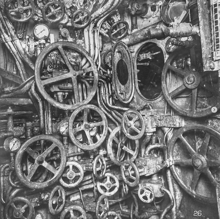 The Photographs Of The Control Room Of A World War I German Submarine (Ub-110) In 1918
