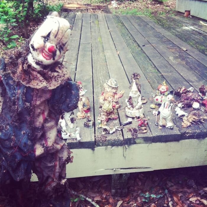 I Just Helped A Friend Move Into Their Apartment. The Next Day They Found 37 Clowns Under Their Porch