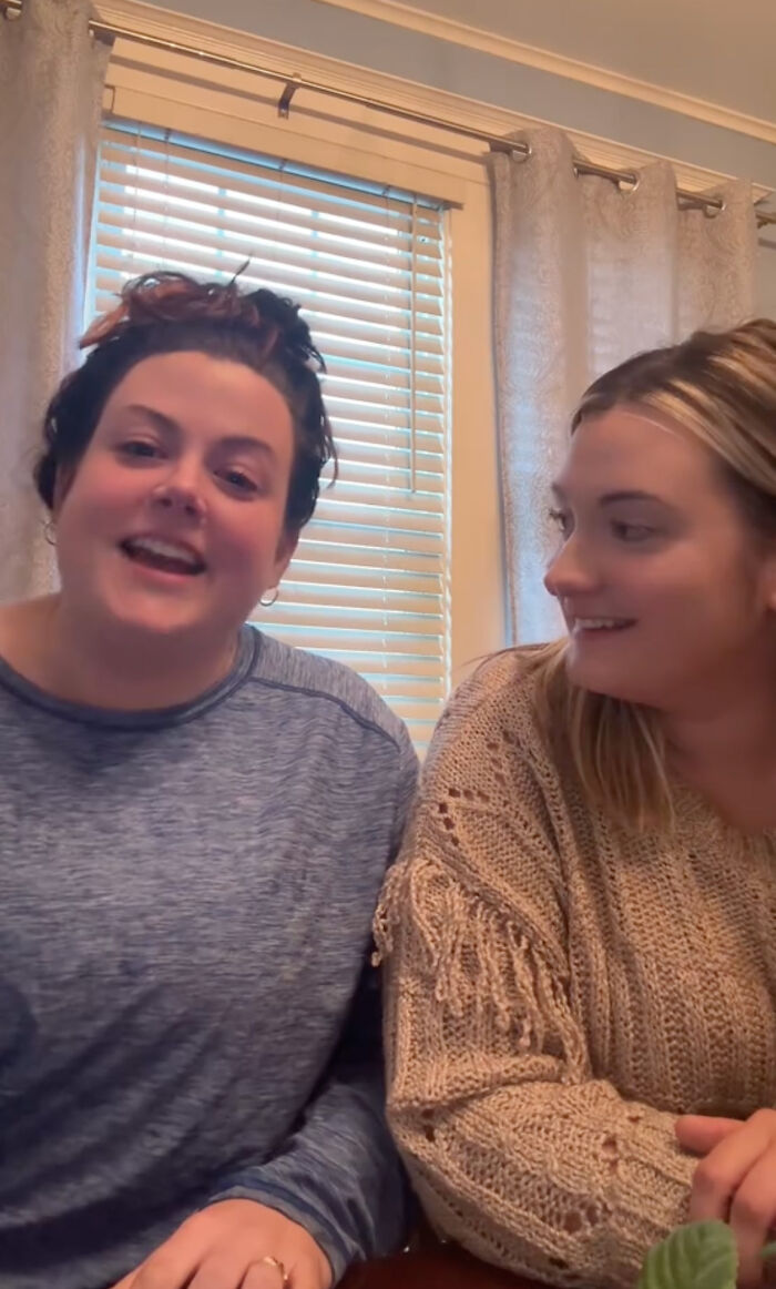 Sisters’ Hilarious Confessions To Late Mom Win The Internet