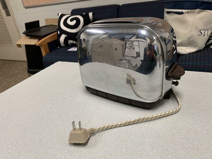 Considered One Of The Best Toasters Even Made. The Toastmaster 1b12. Rewired It And Put On A New Cord To Make Live Another Lifetime. Makes The Perfect Toast