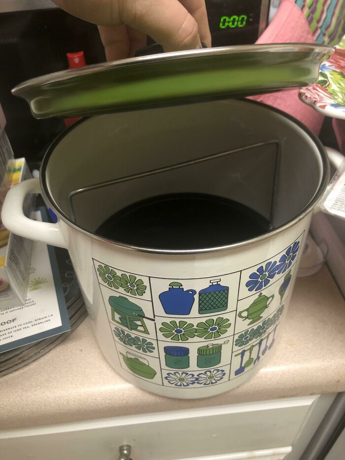 Look At This Beautiful Stock Pot I Found! I’m So Happy; It’s The Perfect Size For Someone Who Lives Alone!
