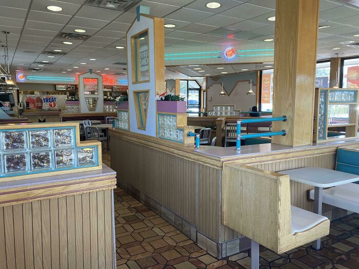 Another Burger King, This One With A More Traditionally 90s Look. I Felt Like I Was In A Time Warp!