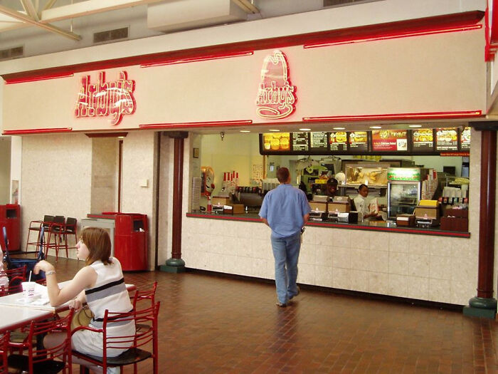 The Arby's At Christiana Mall, Circa 2006. This Whole Food Court Was Replaced By A New One And Demolished Around 2009