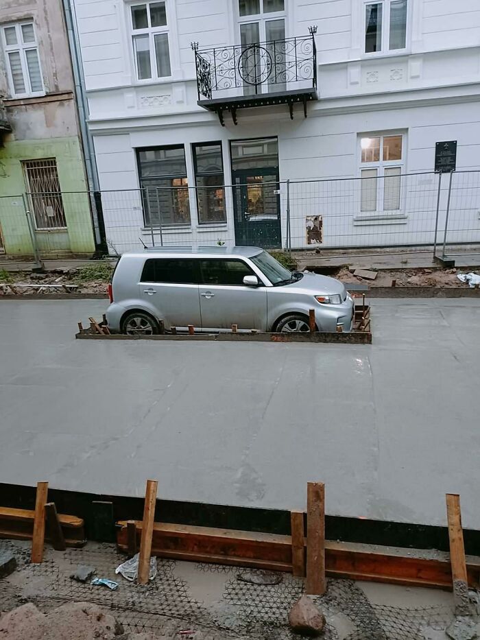 Road Workers In Łódź Decided To Teach Someone A Lesson