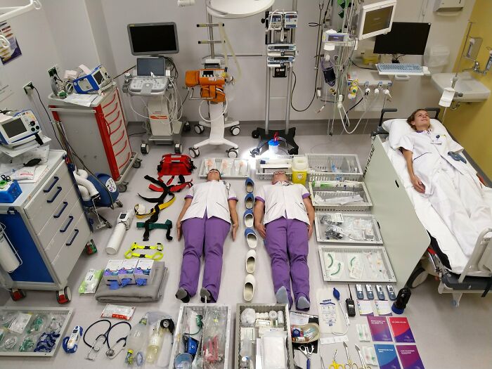 Everything Inside A Dutch Hospital Emergency Room (#tetrischallenge) [2000x1500]
