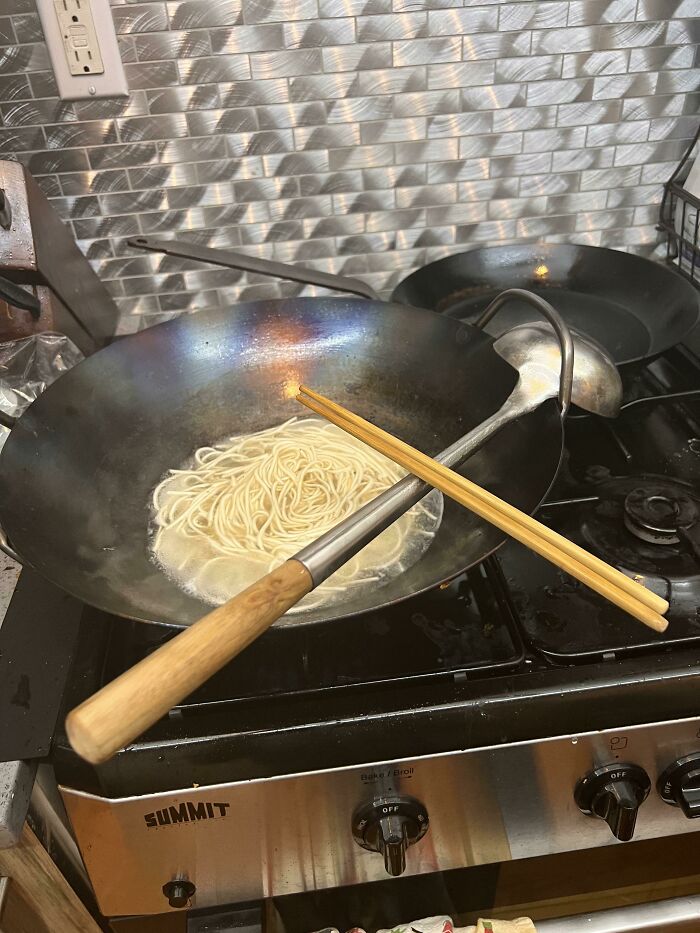 Using The Ladle To Hold Your Utensils On A Wok