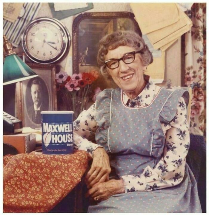 Margaret Hamilton From The Wizard Of Oz As "Cora", The Maxwell House Coffee Lady - 1977