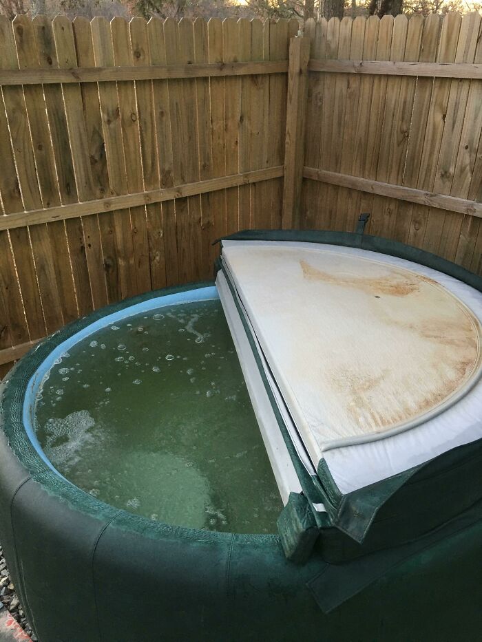 This Is The Hot Tub Of The Airbnb Which Was The Main Reason Why I Rented The Spot. Smelled Terrible And Was Obviously Not Cleaned In Forever