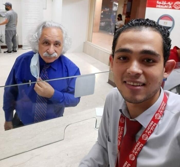 Einstein's Doppelganger Found In A Random Supermarket, Egypt