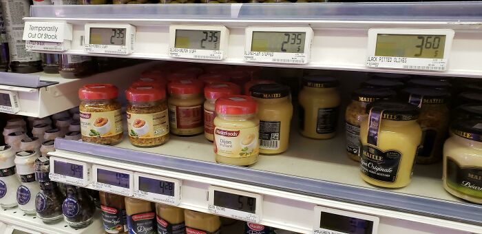 Supermarkets In Singapore Uses Digital Price Tags