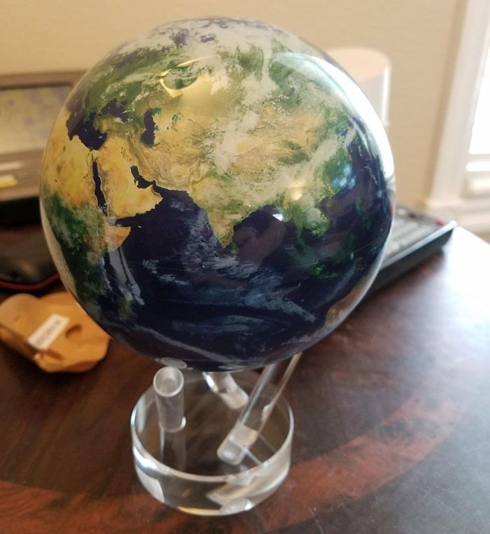 Spinning Globe: The perfect gift for everyone from tech geeks to world travelers, and, let's be real, it's gonna spice up any desk or bookshelf it lands on – all while silently reminding us of the beauty of our planet.