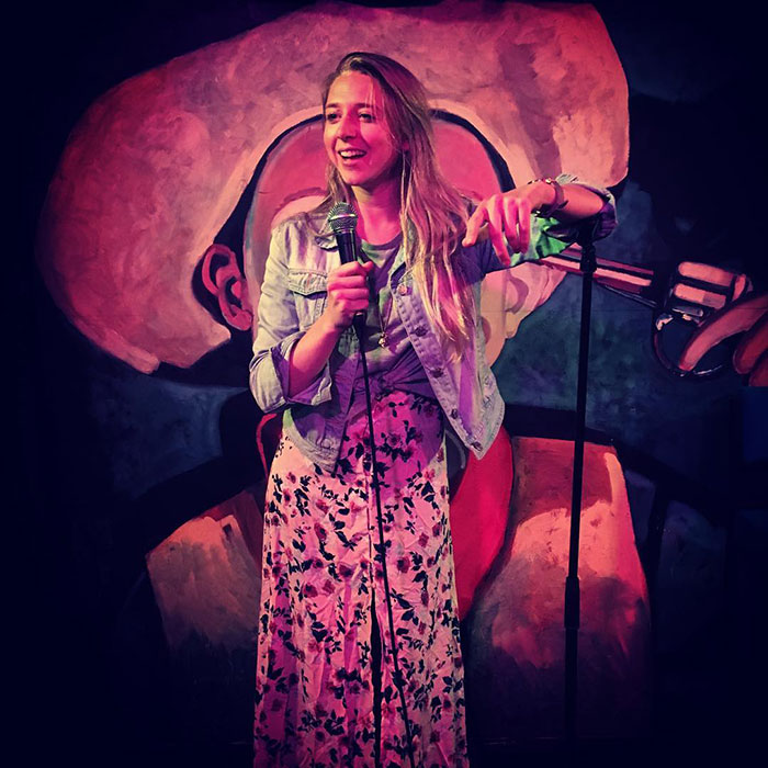 A Woman’s Wedding Dress Shopping Goes Viral As People Notice Something Is Off With Her Photo A Woman’s Wedding Dress Shopping Goes Viral As People Notice Something Is Off With Her Photo