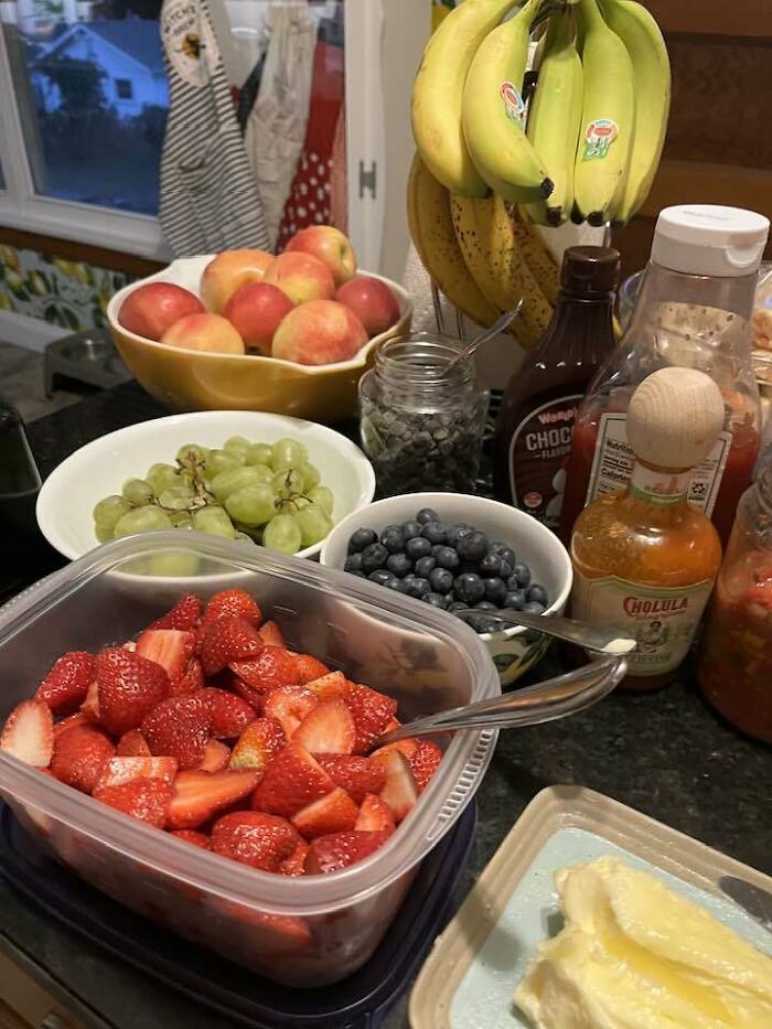 Teenagers Continue Tradition Of Breakfasts With Grandma After Their Friend Passes Away Teenagers Continue Tradition Of Breakfasts With Grandma After Their Friend Passes Away
