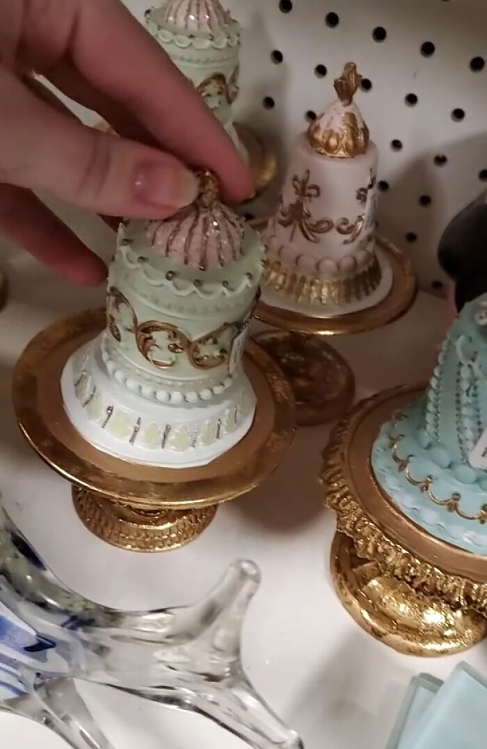 Woman Flabbergasted At Goodwill Prices, Calls Them Out By Sharing Real Examples Woman Flabbergasted At Goodwill Prices, Calls Them Out By Sharing Real Examples