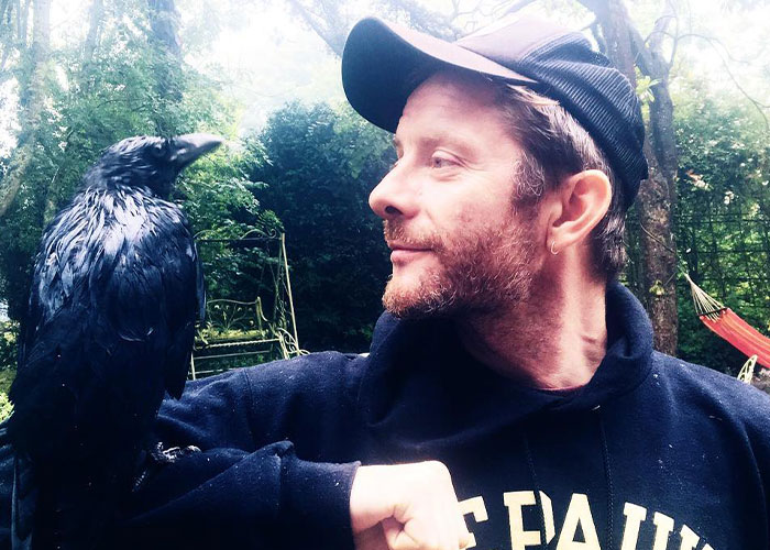 Banksy Fans Stunned As Artist “Confirms” Name In Resurfaced Interview Banksy Fans Stunned As Artist “Confirms” Name In Resurfaced Interview