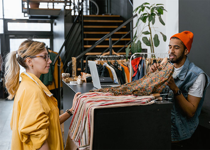 People Unveil The Sad Truth On How Working In Retail Has Changed Since The ’80s And ’90s People Unveil The Sad Truth On How Working In Retail Has Changed Since The ’80s And ’90s