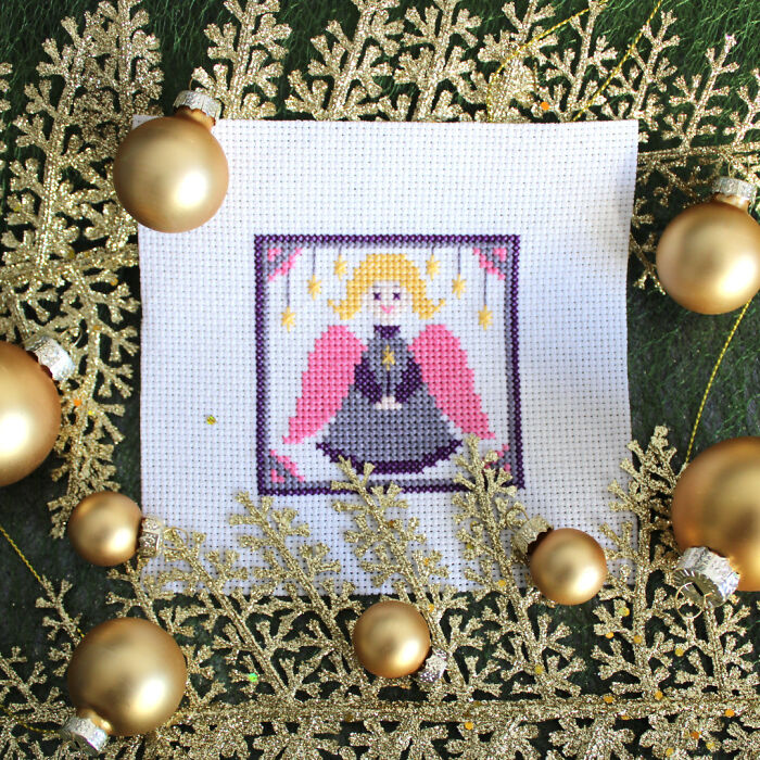 Christmas Miniatures: Simple And Easy Cross-Stitch Patterns (7 Pics)