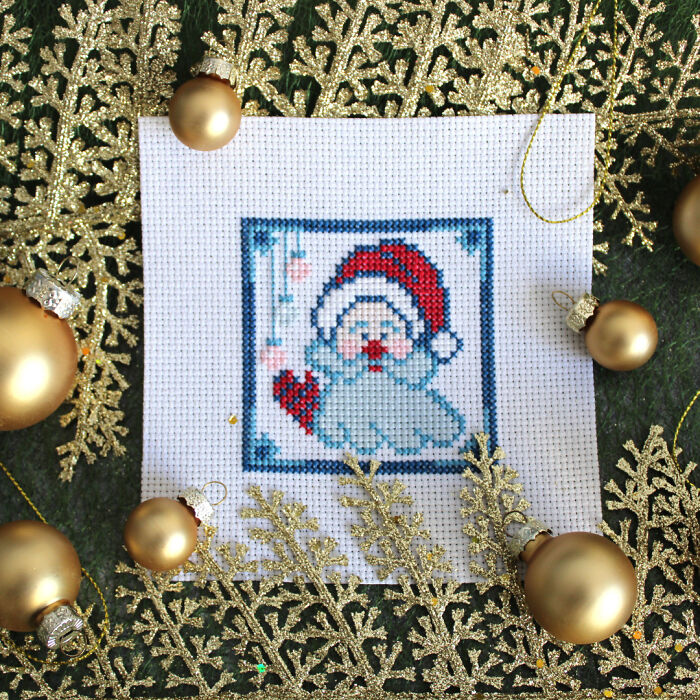 Christmas Miniatures: Simple And Easy Cross-Stitch Patterns (7 Pics)