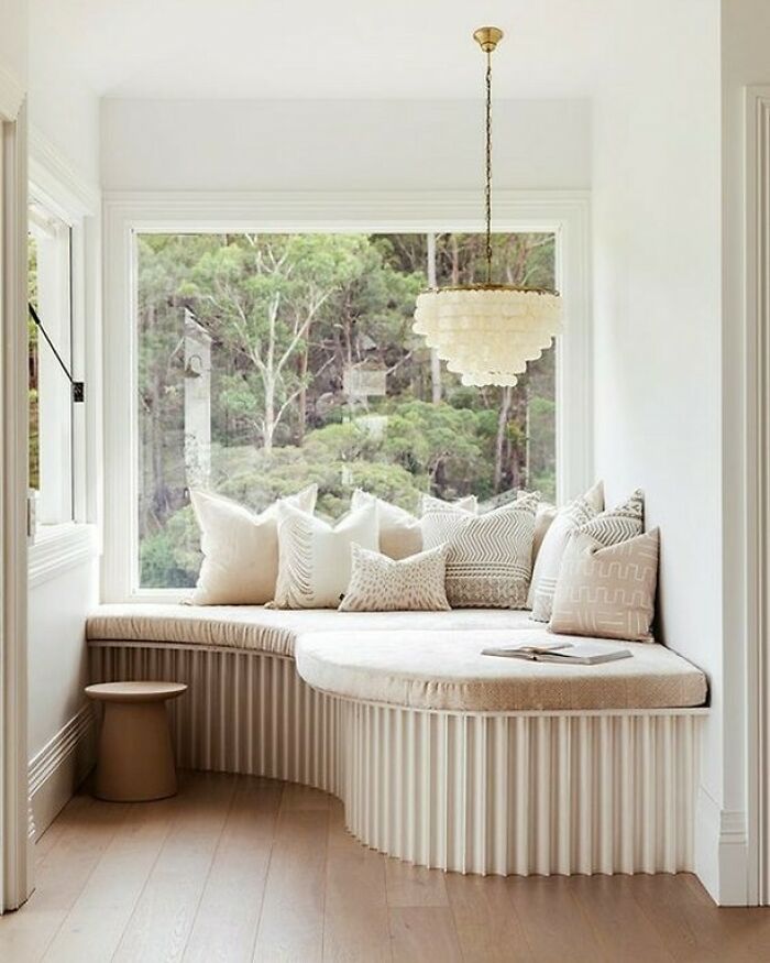 Modern and cozy window nook 