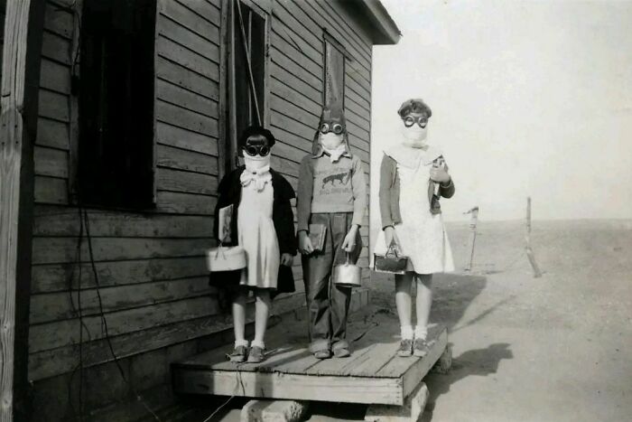 Three Children In Oklahoma On Their Way To School During The Dust Bowl In 1933