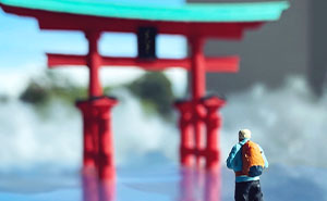 I Travel Around The World On My Desktop With Miniatures (19 Pics)